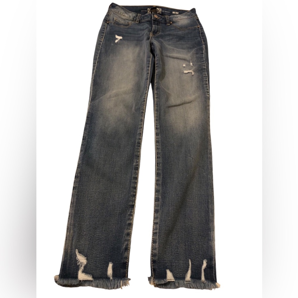 Rewash Brand Los Angeles Mid Rise Size 7/28
Medium/Dark Wash‎ NWOT